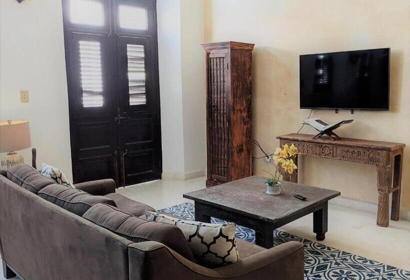 سوییت لوکس, La Terraza De San Juan