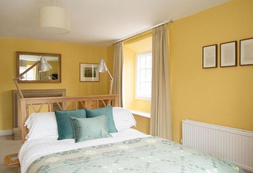 Номер Стандарт, The Crown Aldbourne