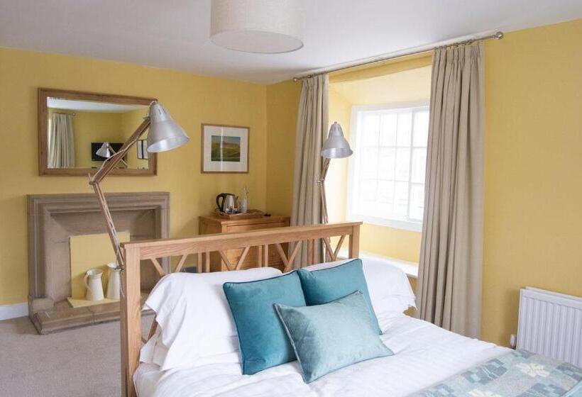 Номер Стандарт, The Crown Aldbourne