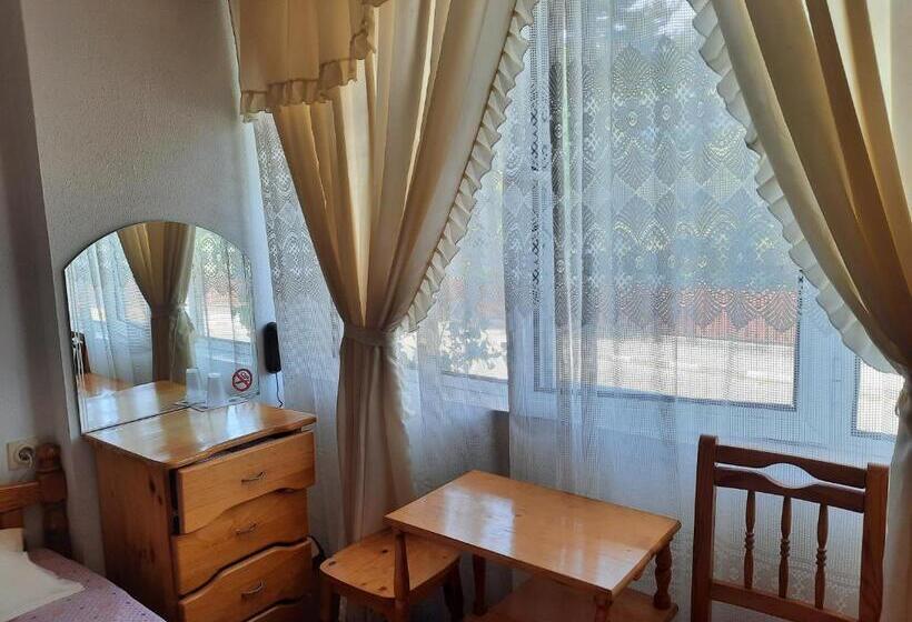 Четырехместный Номер Стандарт, Guest House Zodiac