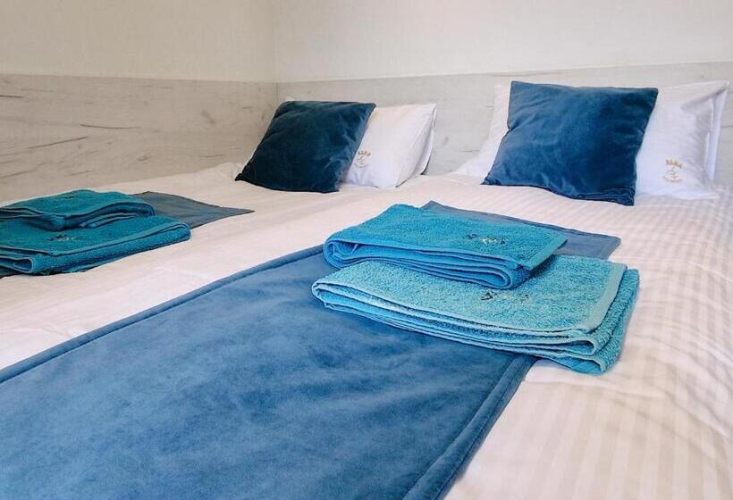 Quarto Quadruple Standart com Varanda, Pensjonat Alka