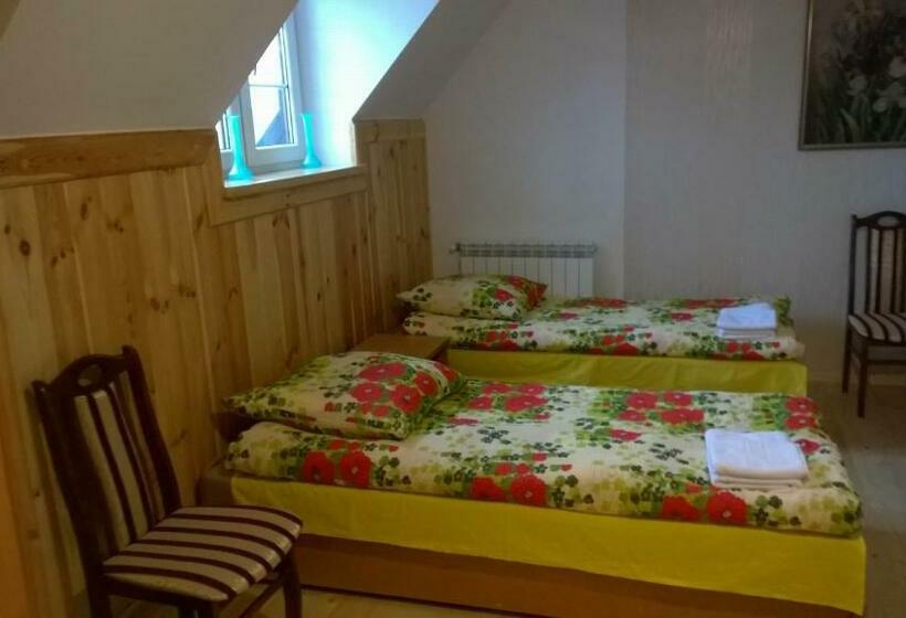 غرفة قياسية رباعية, Noclegi Dwór Szlachecki Biedaczów