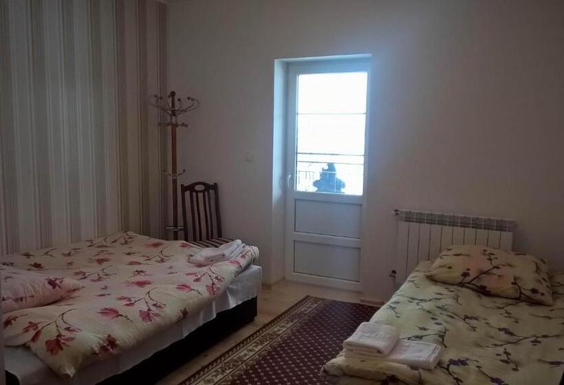 Трехместный Номер Стандарт с Балконом, Noclegi Dwór Szlachecki Biedaczów