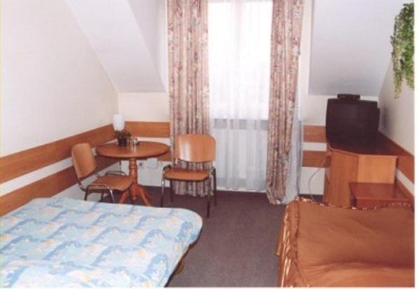 غرفة قياسية ثلاثية, Motel Zacisze
