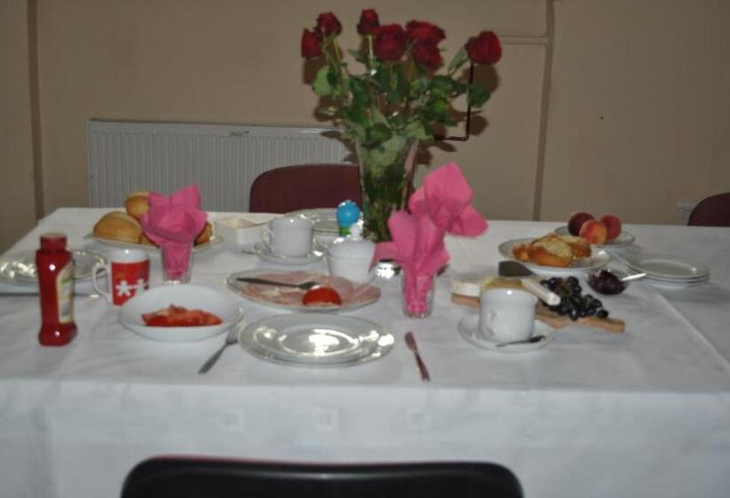 غرفة قياسية رباعية, Pod Starymi Lipami