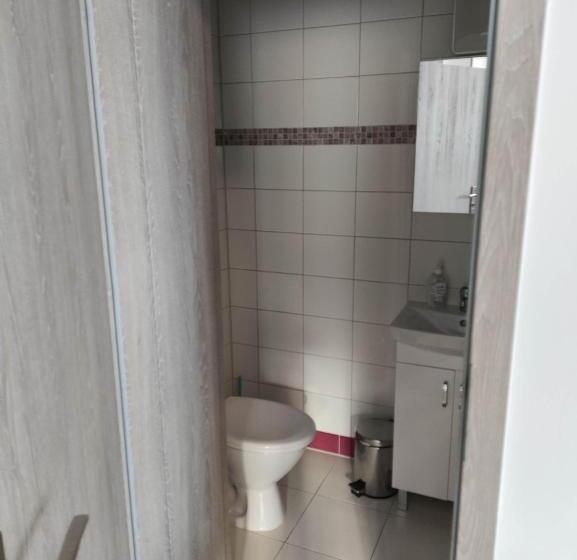 סטודיו סופריור, Villa Eleven