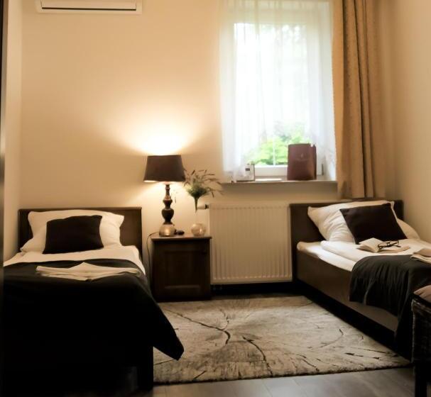 Quarto Estandar, Willa Kazimiera