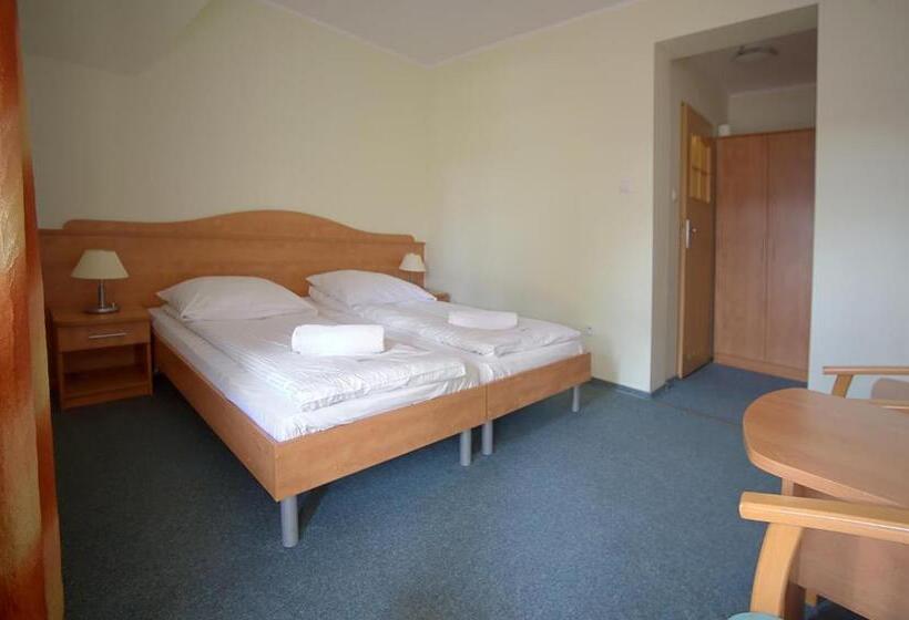 Quarto Estandar, Willa Park