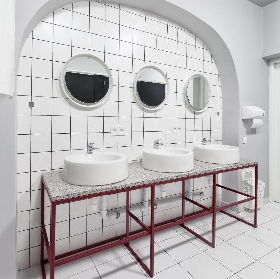Quarto Estandar, Opera Hostel