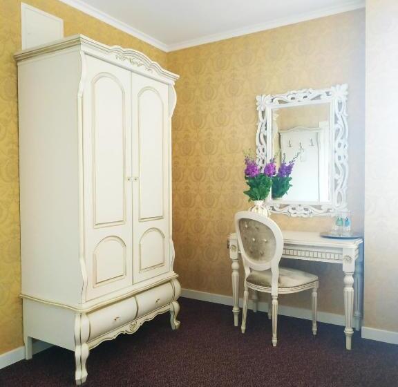 Трехместный Номер Deluxe, Royal Palace Centrum Bankietowe