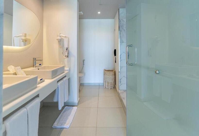 سوئیت رویال, Casa Blue Resort