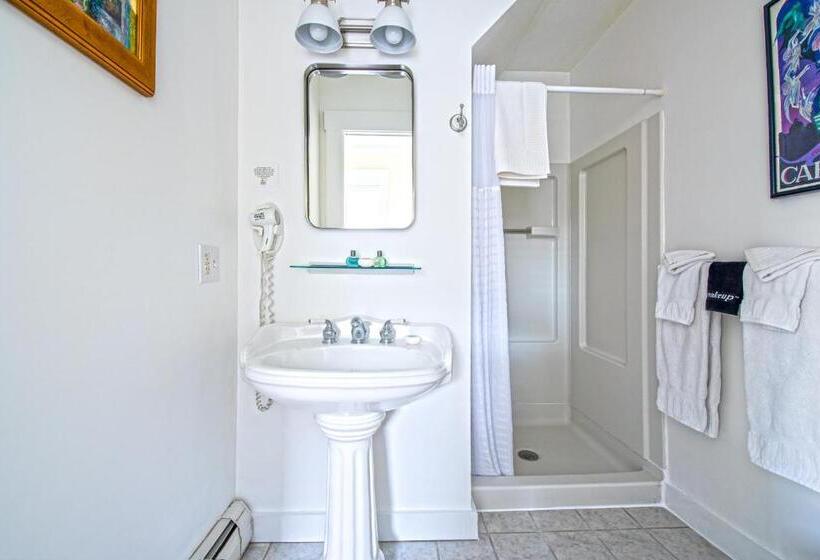 Quarto Estandar, Admiral S Landing