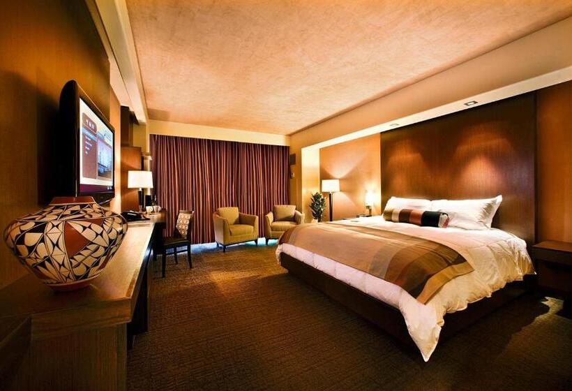 Номер Стандарт с Балконом, Isleta Resort & Casino