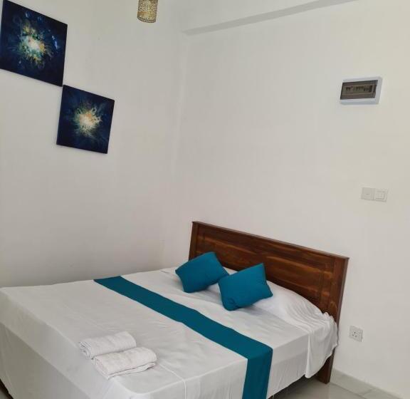 Номер Стандарт, Ceylon Lodge   Airport Transit Hostel