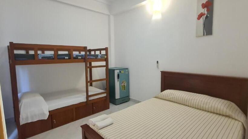 Апартаменты 1 Спальня с Балконом, Ceylon Lodge   Airport Transit Hostel