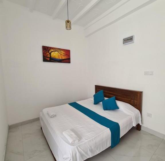 Номер Deluxe, Ceylon Lodge   Airport Transit Hostel