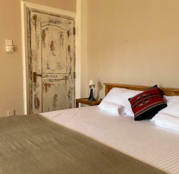 带阳台的豪华间, Habibi Hostel & Restaurant