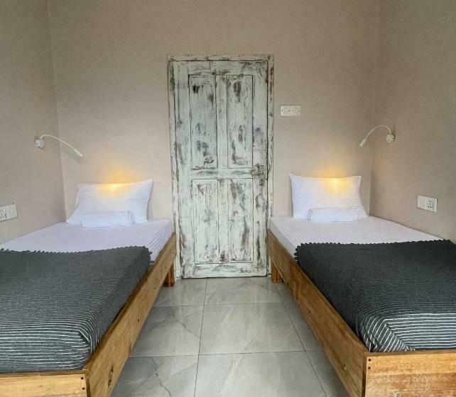 带共用浴室的标准房间, Habibi Hostel & Restaurant
