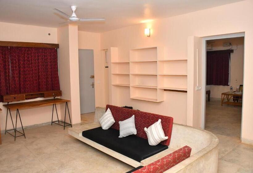 ‫فيلا غرفة نوم واحدة مطلة على الحديقة, The Club House  Swimming Pool That S Better Than The Beach