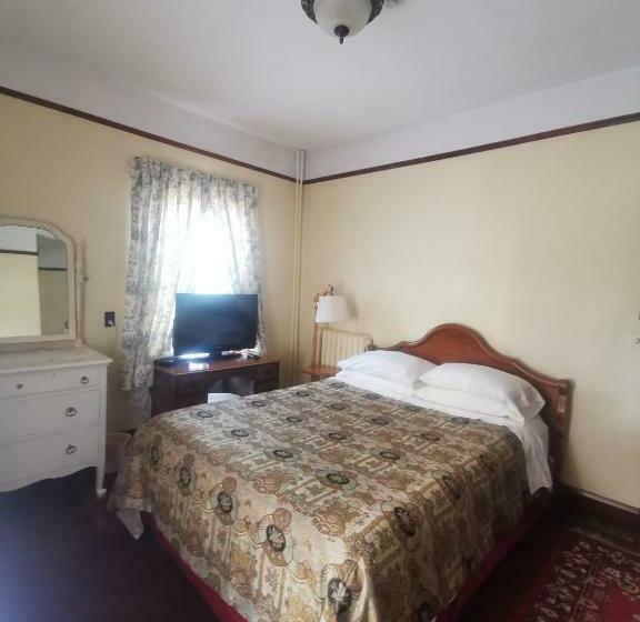 سوییت جونیور, Royal Hotel Sydney