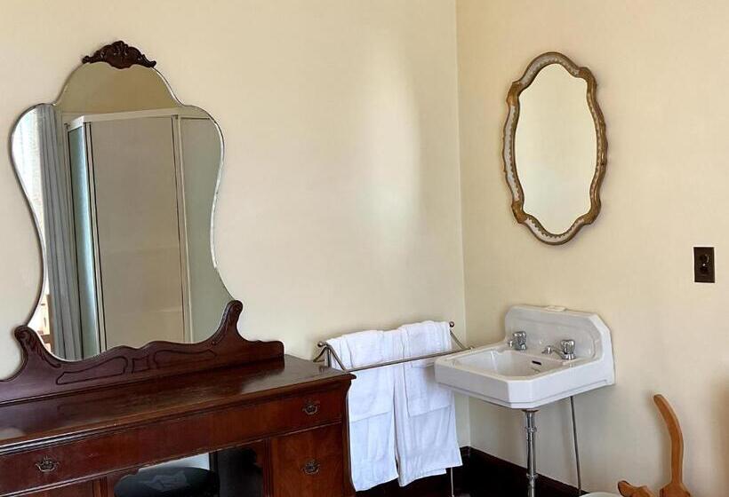 Люкс Superior, Royal Hotel Sydney