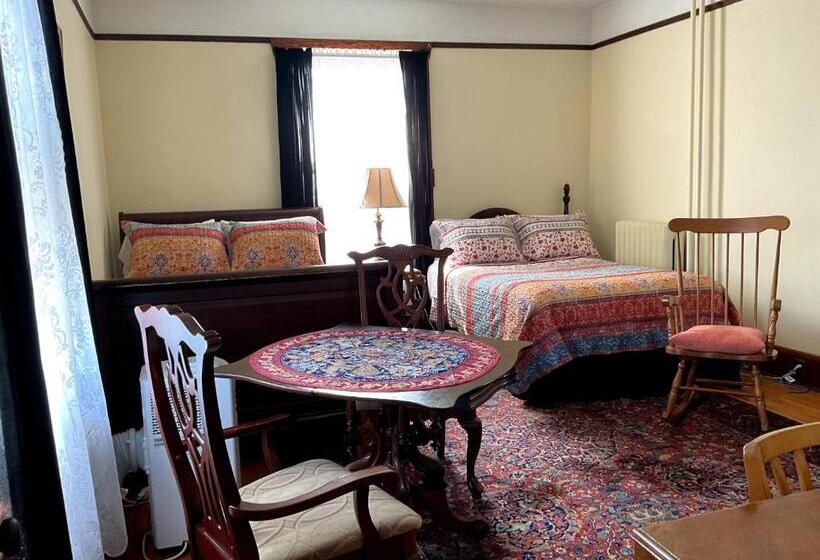 سوییت سوپریور, Royal Hotel Sydney