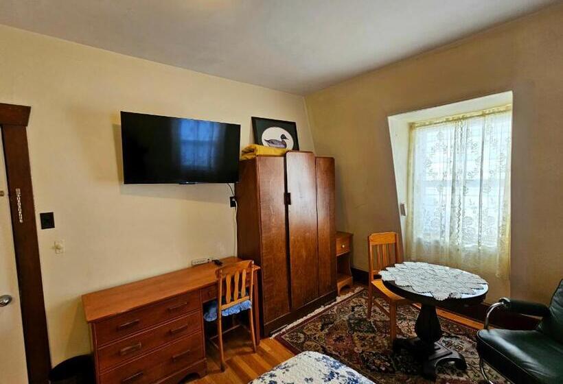سوییت, Royal Hotel Sydney