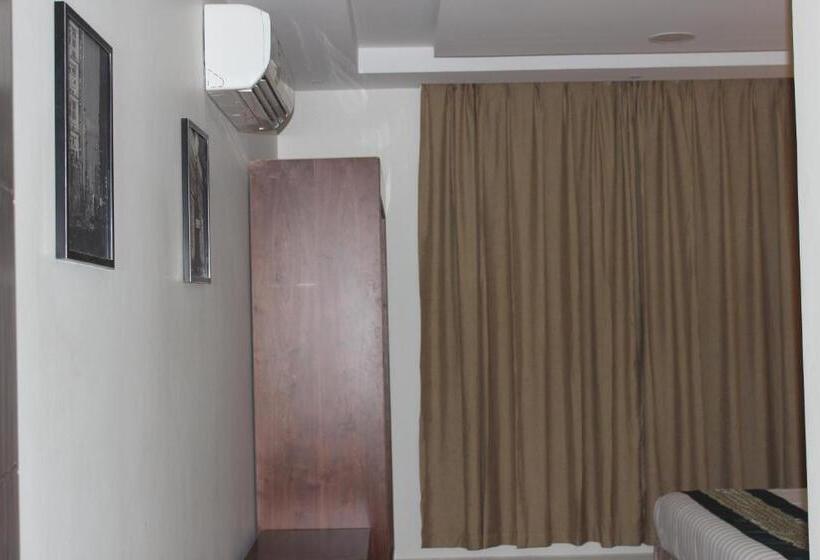 Deluxe Suite King Bed, Delta Hotel Suites