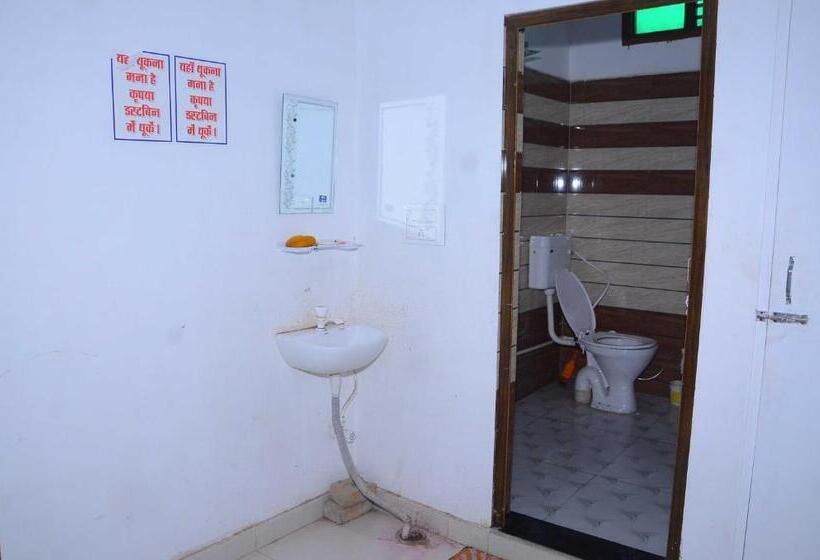 Трехместный Номер Классика, Spot On 70146 Rj Palace
