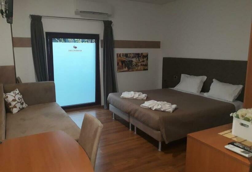 Номер Стандарт Трехместный, Adams Rooms   Affittacamere
