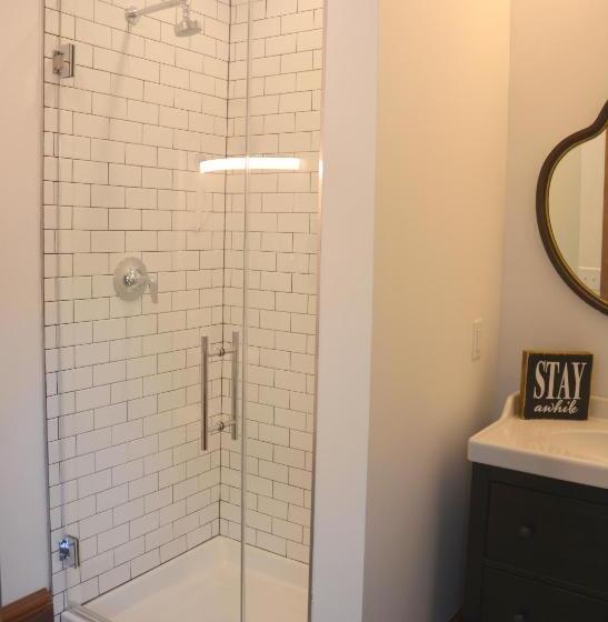 Quarto standard, Art And Lodging