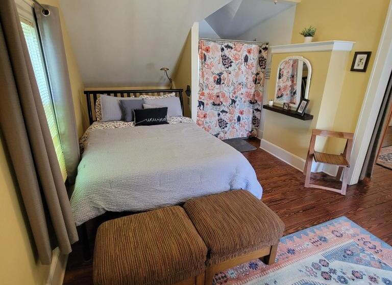 Quarto deluxe, Art And Lodging