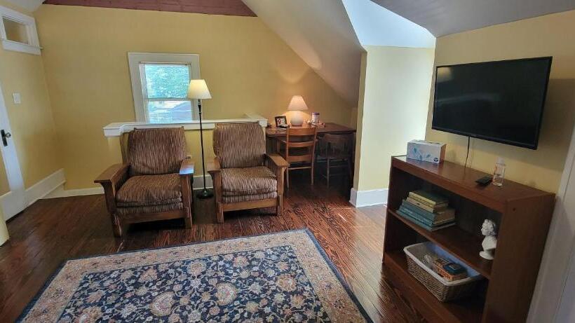 Quarto deluxe, Art And Lodging