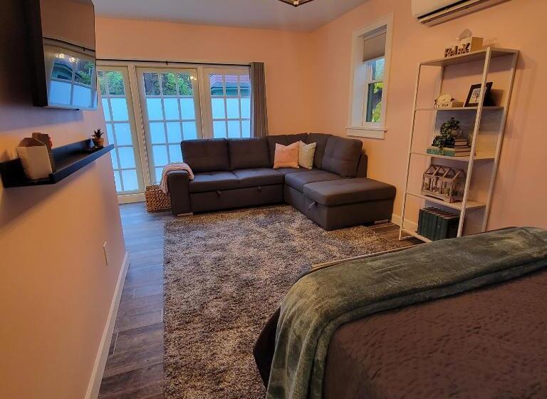 Quarto deluxe, Art And Lodging