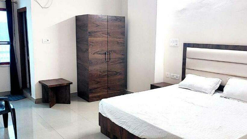 Трехместный Номер Классика, Oyo 70116 Vrindavan Resorts