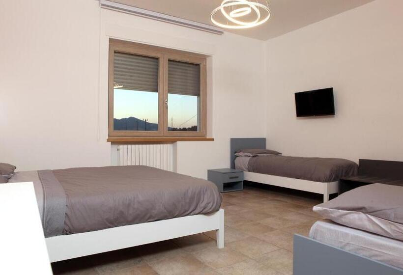 Номер Стандарт Трехместный, Villa Martina Pia B&b