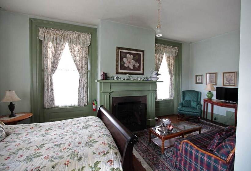 Номер Стандарт, The Lafayette Inn & Restaurant