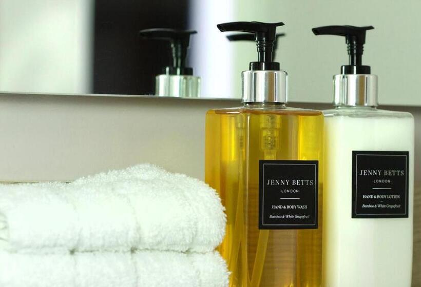 חדר סטנדרט, The Kings Arms