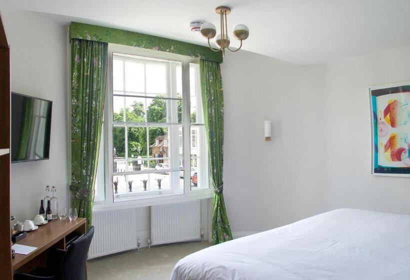 חדר דלוקס, The Kings Arms