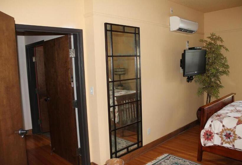Семейный Номер Deluxe, Iowa House Historic Inn