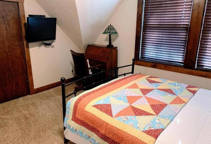 Номер Стандарт, Iowa House Historic Inn