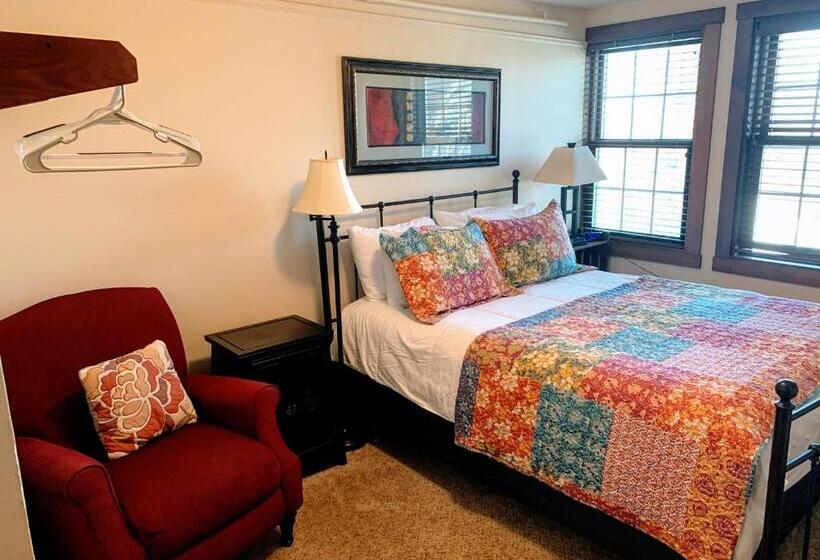 Номер Deluxe, Iowa House Historic Inn