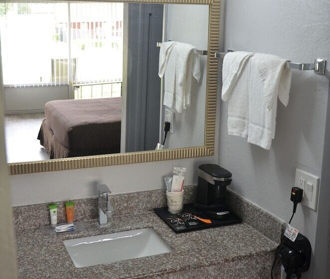２ダブルベッドのスタンダードルーム, Rodeway Inn Sun City Center