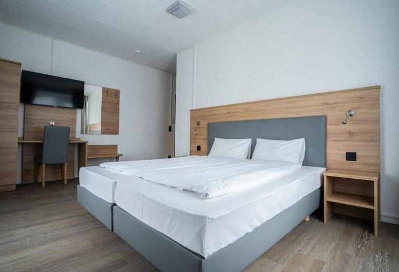 Номер Стандарт, Perron 10