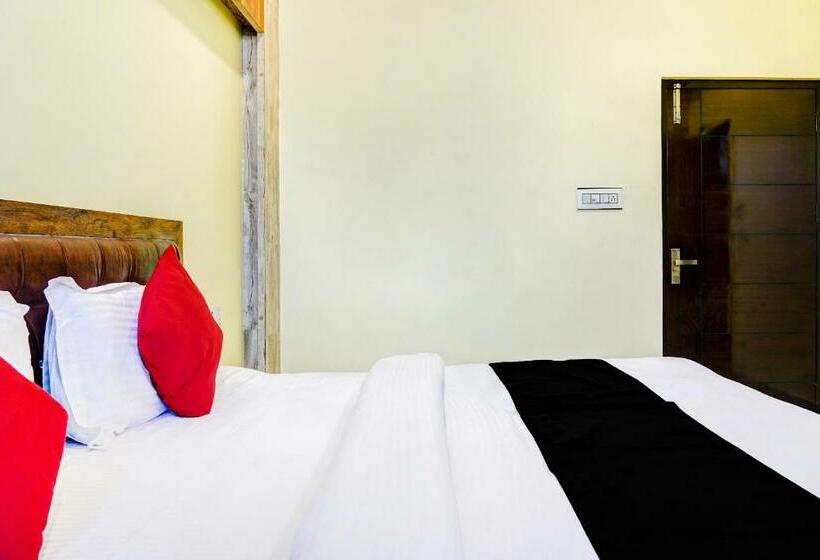 带景观的三人标准房间, Capital O 66972 Sangam Hotel And Resort