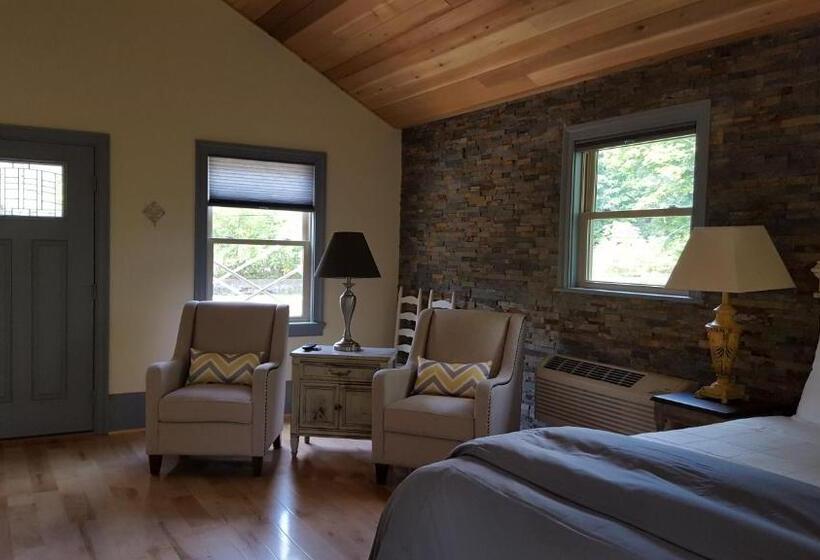 Хижина, Hummingbird Inn