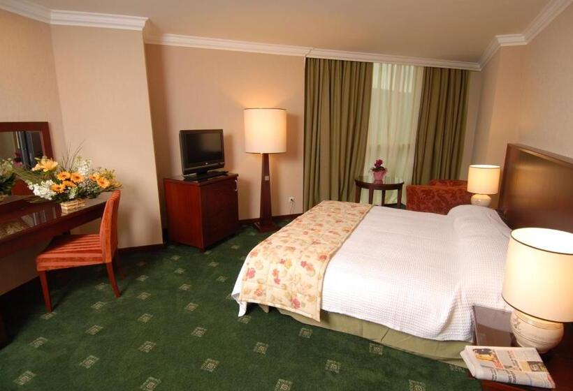 Superior Room King Size Bed, Marma Hotel Istanbul Asia