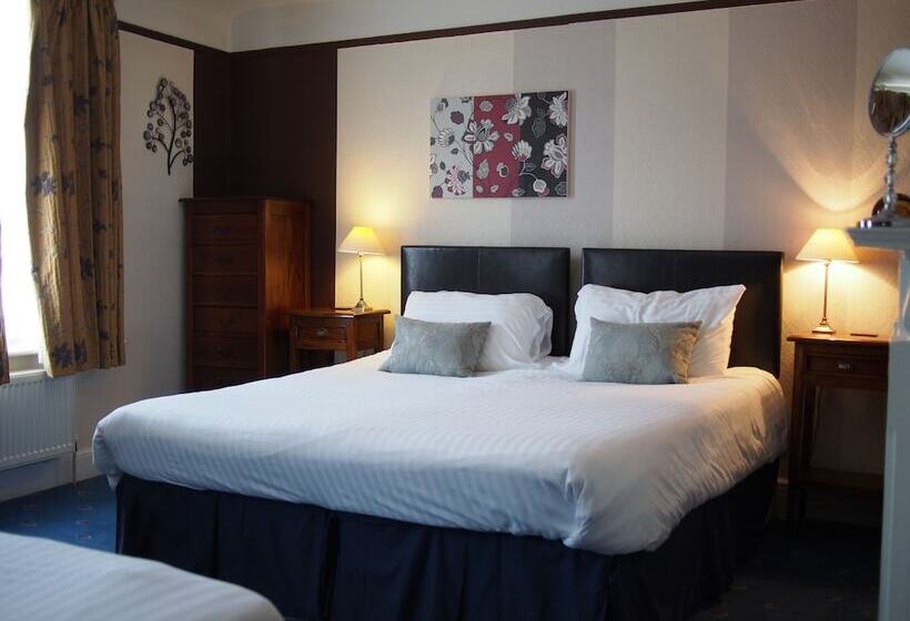 Семейный Номер, The Coach House