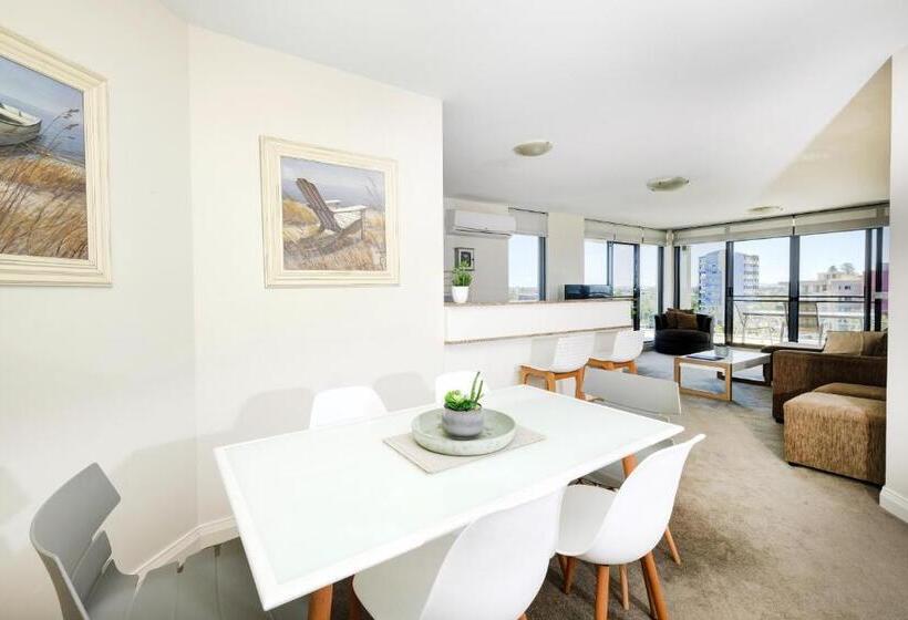 Superior 2-bedroom flat with a view, Sevan Apartments Forster