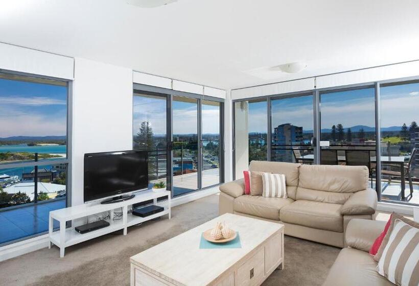 Superior 3-bedroom flat with a view, Sevan Apartments Forster